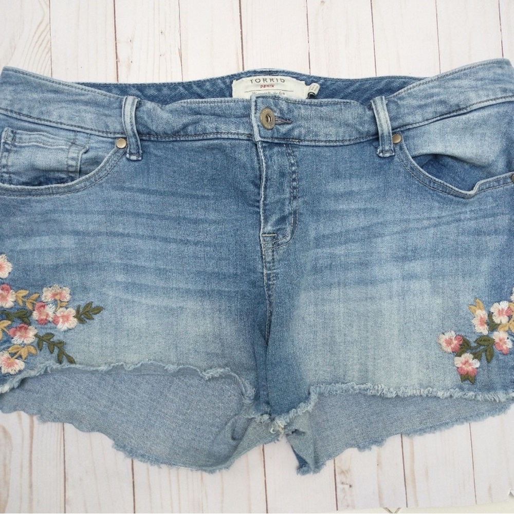 Torrid Floral Embroidered Denim Shorts, Size 14